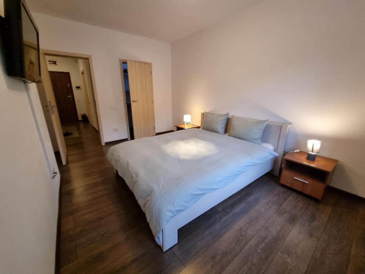 Avram Iancu Private Apartment With Ac Braszów Zewnętrze zdjęcie