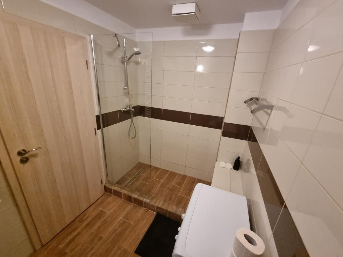 Avram Iancu Private Apartment With Ac Braszów Zewnętrze zdjęcie